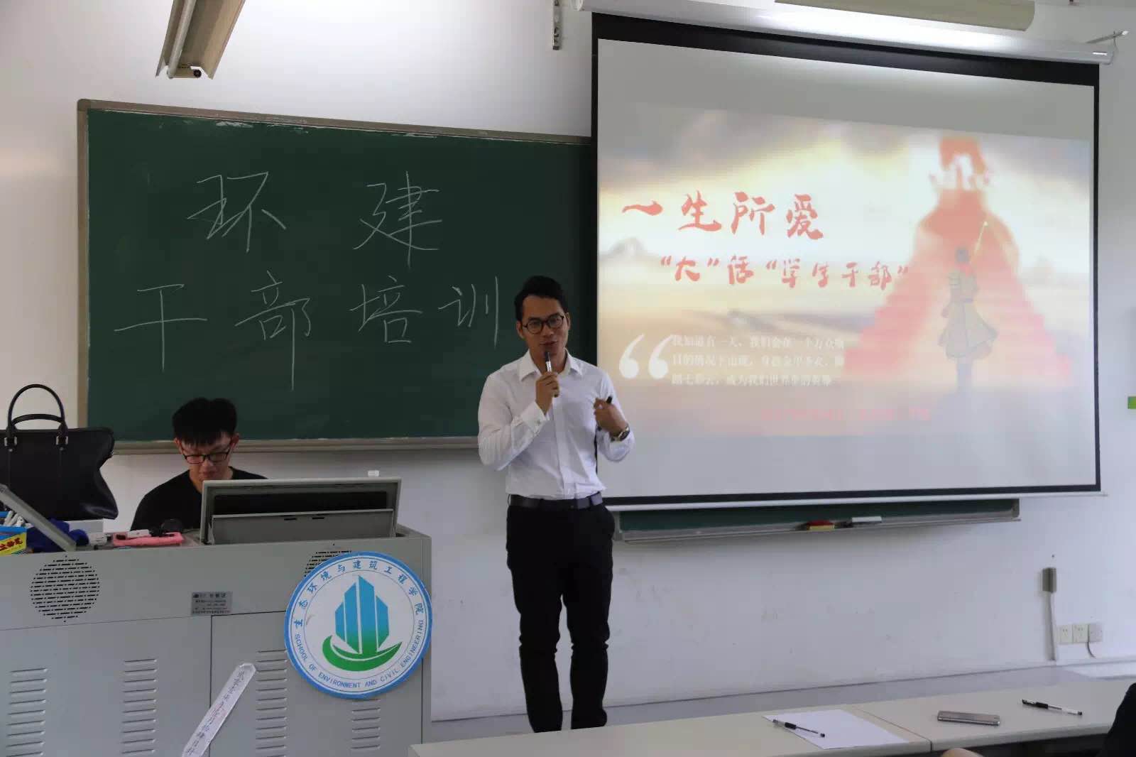 E:\2016级学生工作\团学\新闻稿\虎辉1.jpg E:\2016级学生工作\团学\新闻稿\虎辉1.jpg